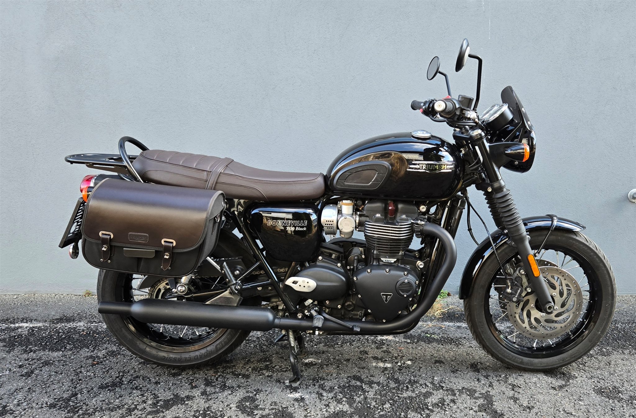 Triumph Bonneville T120 Black