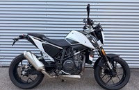 Nackt, cool, günstig