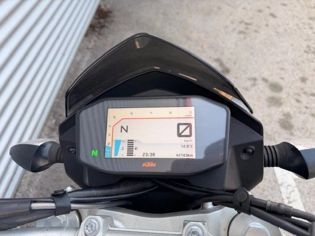 KTM 690 Duke (weiß) - Bild 4