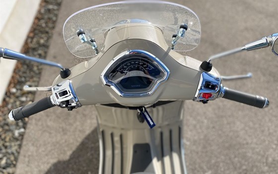 Gebrauchtmotorrad Vespa GTS 300 - Bild 5