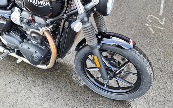 Gebrauchtmotorrad Triumph Street Twin - Bild 4