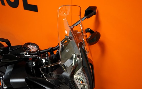 Gebrauchtmotorrad KTM 890 SMT - Bild 6