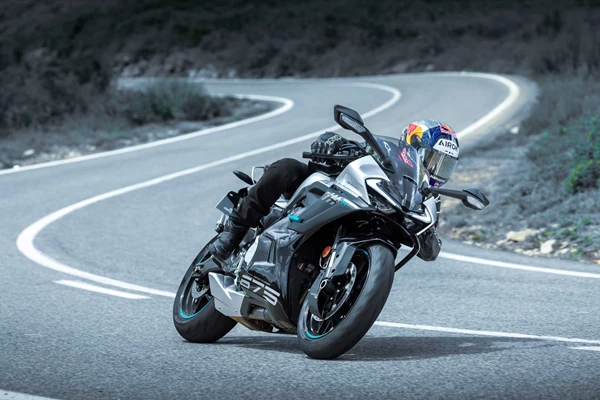 CFMOTO 675SR-R (Nebula Black) - Bild 8