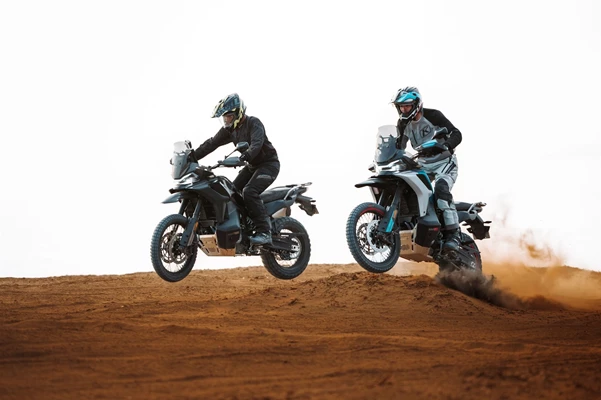 CFMOTO 800MT Explore (Gem Black) - Bild 3