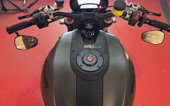 Gebrauchtmotorrad Ducati Monster 1100 Evo - Bild 3
