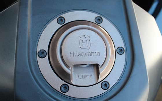 Gebrauchtmotorrad Husqvarna Norden 901 - Bild 9