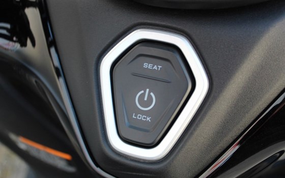 Gebrauchtmotorrad Yamaha TMAX Tech MAX - Bild 14