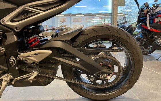 Gebrauchtmotorrad Triumph Street Triple R - Bild 10
