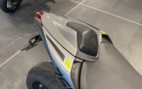 Gebrauchtmotorrad Triumph Street Triple R - Bild 11