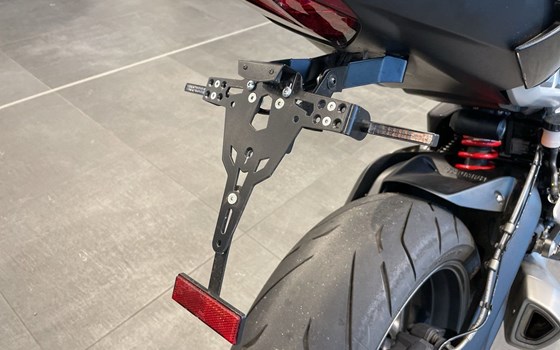 Gebrauchtmotorrad Triumph Street Triple R - Bild 12