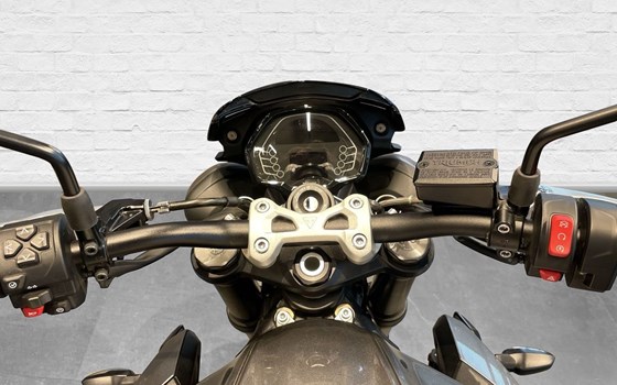 Gebrauchtmotorrad Triumph Street Triple R - Bild 5