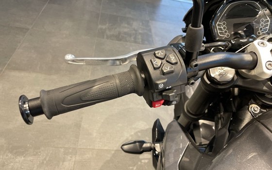 Gebrauchtmotorrad Triumph Street Triple R - Bild 6