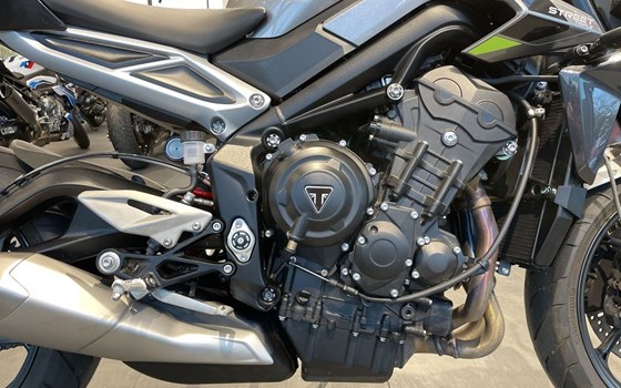 Gebrauchtmotorrad Triumph Street Triple R - Bild 8