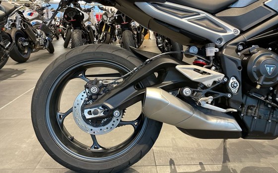 Gebrauchtmotorrad Triumph Street Triple R - Bild 9