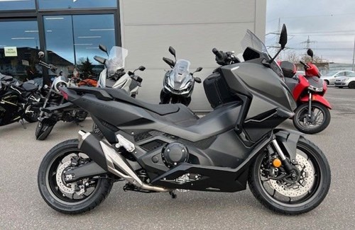 Neumotorrad Honda Forza 750