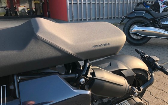 Gebrauchtmotorrad BMW CE 04 - Bild 6