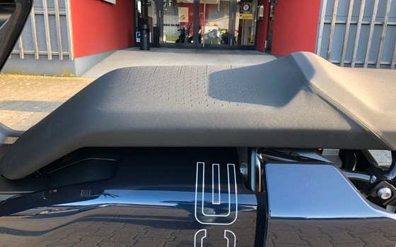 Gebrauchtmotorrad BMW CE 04 - Bild 7