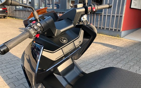 Gebrauchtmotorrad BMW CE 04 - Bild 8