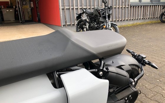 Gebrauchtmotorrad BMW CE 04 - Bild 6