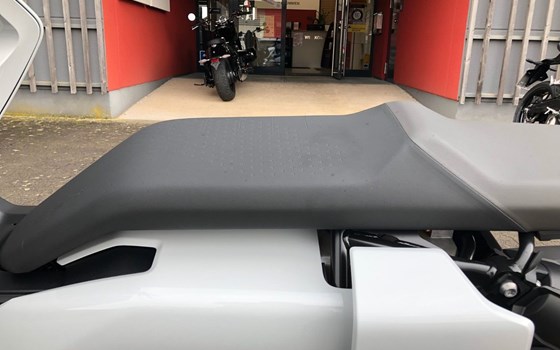 Gebrauchtmotorrad BMW CE 04 - Bild 7