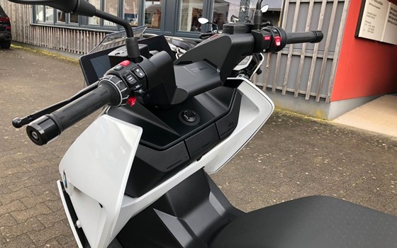 Gebrauchtmotorrad BMW CE 04 - Bild 8