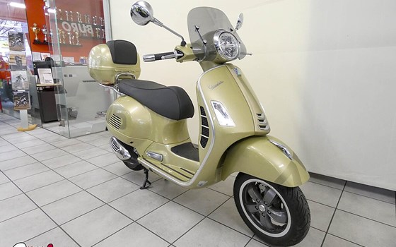 Gebrauchtmotorrad Vespa GTS 300 Super Tech - Bild 1
