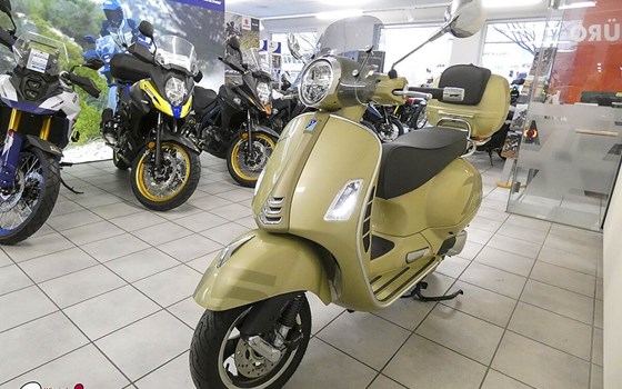 Gebrauchtmotorrad Vespa GTS 300 Super Tech - Bild 11