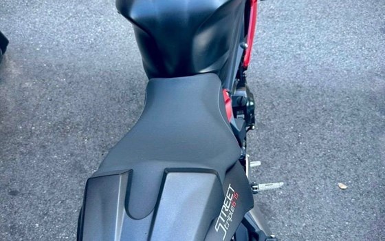 Gebrauchtmotorrad Triumph Street Triple 675 R - Bild 3