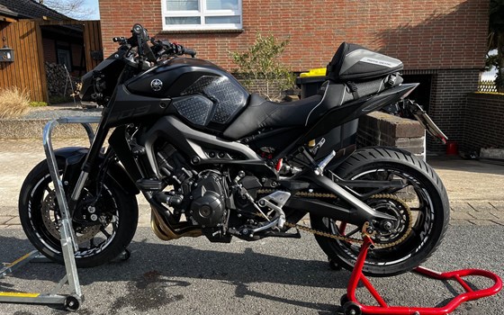 Gebrauchtmotorrad Yamaha MT-09 - Bild 1