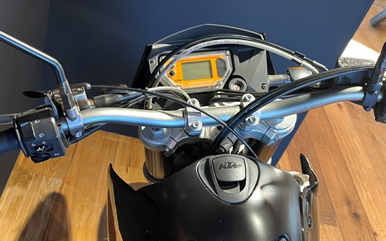 Gebrauchtmotorrad KTM 640 LC4 Supermoto - Bild 5