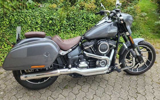 Gebrauchtmotorrad Harley-Davidson Softail Sport Glide FLSB - Bild 3