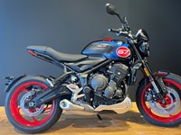 Neumotorrad Triumph Trident 660 Triple Tribute Neufahrzeug / A2 Ready / Sondermodell / 4 Jahre Garantie