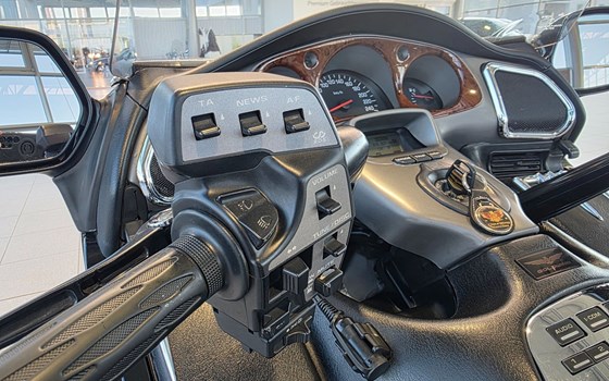 Gebrauchtmotorrad Honda GL 1800 Goldwing - Bild 8