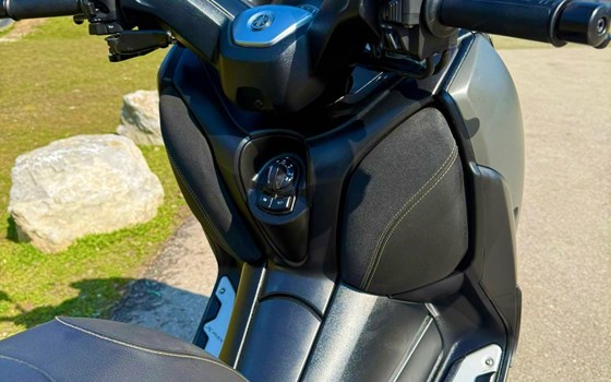 Gebrauchtmotorrad Yamaha XMAX 400 Tech MAX - Bild 12