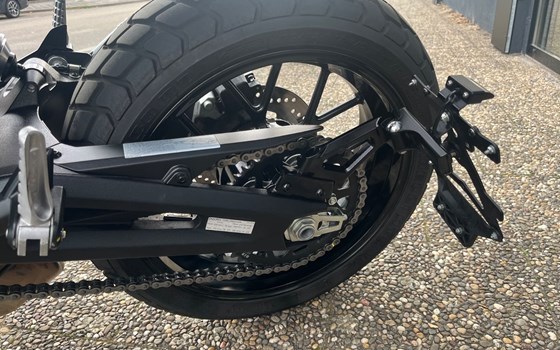 Gebrauchtmotorrad Ducati Scrambler Icon Dark - Bild 6