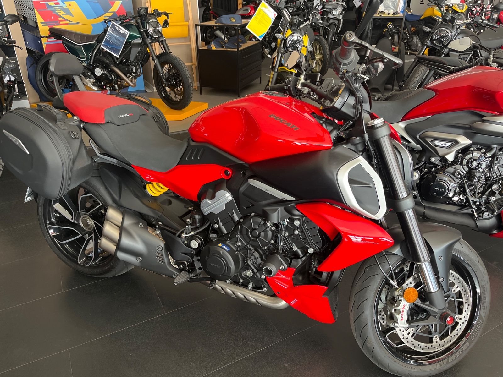 Ducati Diavel V4 viel Zubehör