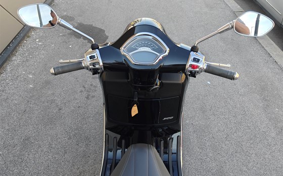 Gebrauchtmotorrad Vespa GTS 300 - Bild 6