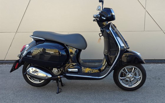 Gebrauchtmotorrad Vespa GTS 300 - Bild 1