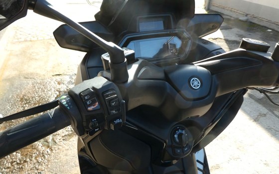 Gebrauchtmotorrad Yamaha XMAX 300 Tech MAX - Bild 9