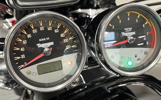 Gebrauchtmotorrad Triumph Rocket III - Bild 8