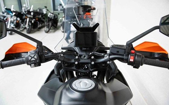 Gebrauchtmotorrad KTM 890 SMT - Bild 5