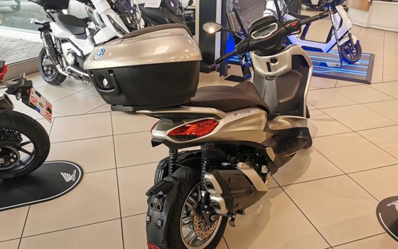Gebrauchtmotorrad Piaggio Beverly 400 - Bild 3