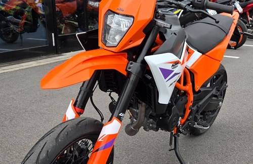 Neumotorrad KTM 390 SMC R