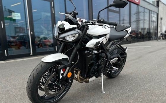 Gebrauchtmotorrad Triumph Street Triple 765 R - Bild 1