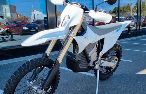 Neumotorrad Stark Future Varg EX