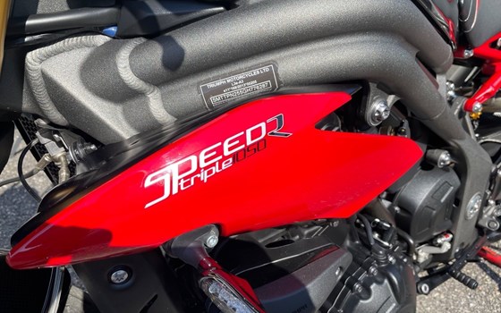 Gebrauchtmotorrad Triumph Speed Triple R - Bild 3