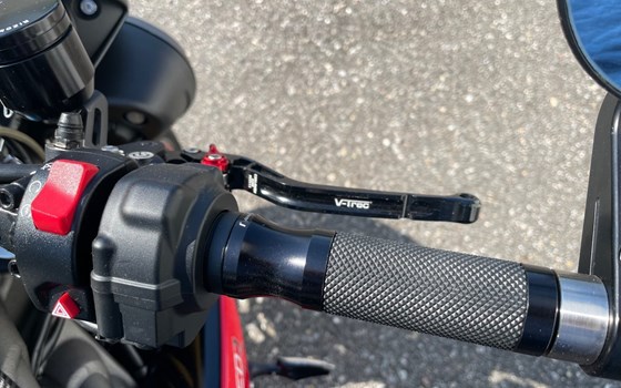 Gebrauchtmotorrad Triumph Speed Triple R - Bild 8