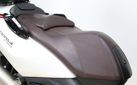 Gebrauchtmotorrad Peugeot Metropolis 400 - Bild 6