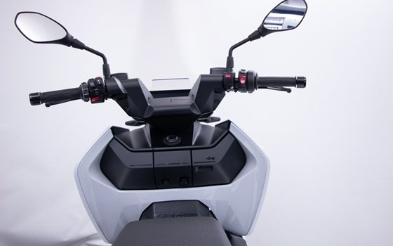 Gebrauchtmotorrad BMW CE 04 - Bild 12