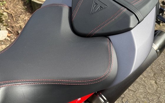Motorrad Occasion Triumph Speed Triple 1050 - Bild 8